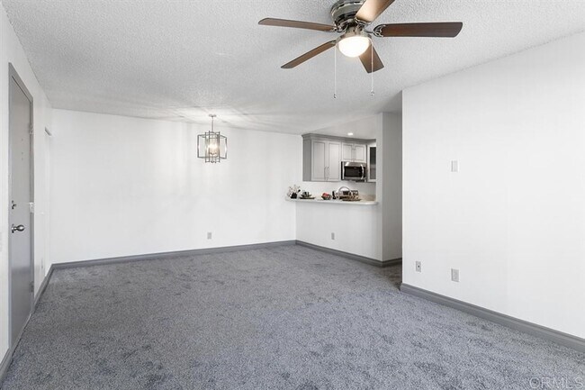 Building Photo - Modern 3 Bedroom, 2 Bath Completely Remodeled Condo