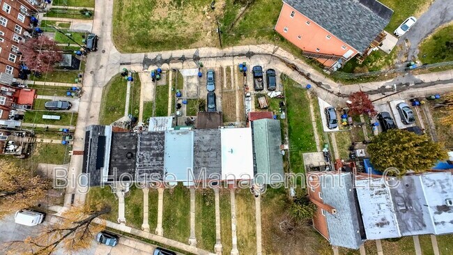 Building Photo - 4310 Roberton Ave