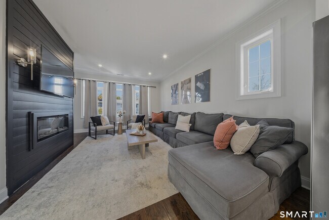 Building Photo - 145 Brentwood Ave