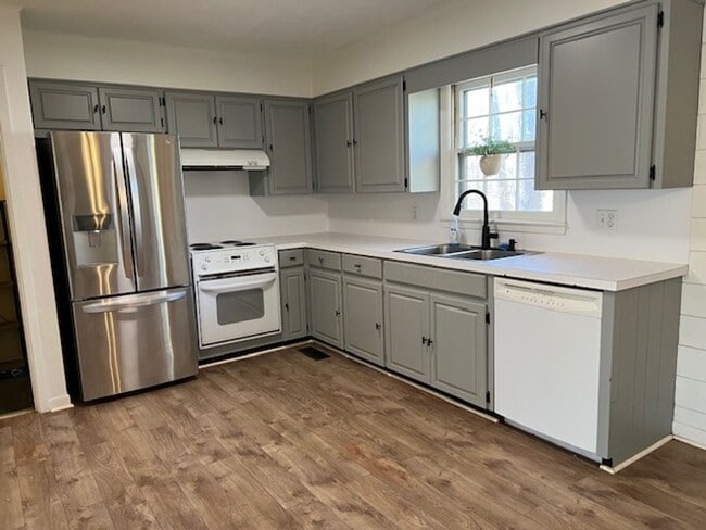 Building Photo - Morganton Rental!