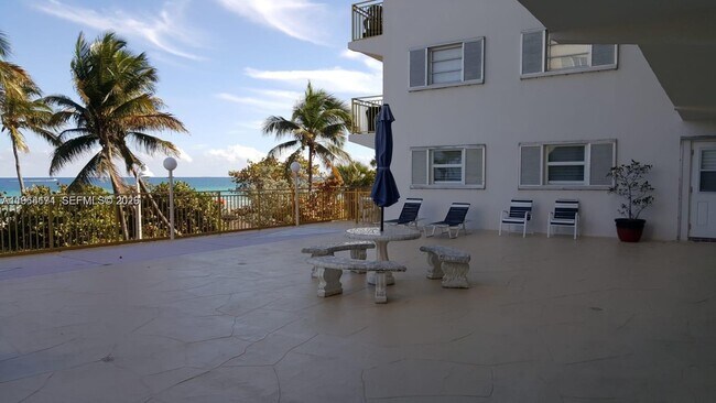 Building Photo - 901 S Surf Rd