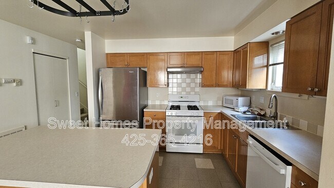 Building Photo - 6513 31st Ave S