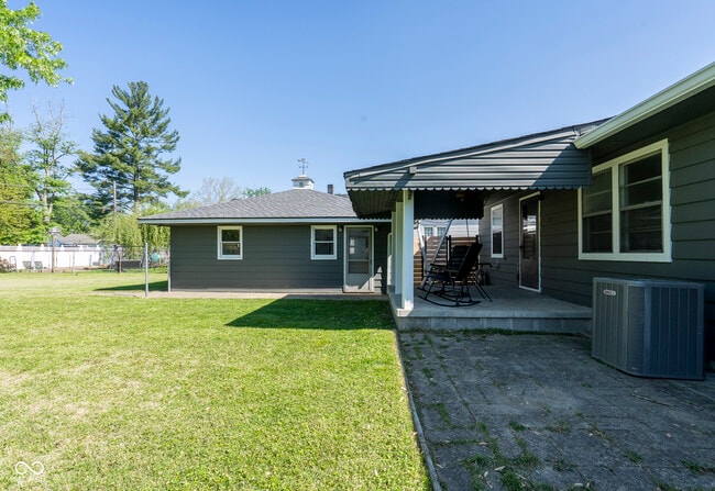 Building Photo - 370 N Bazil Ave