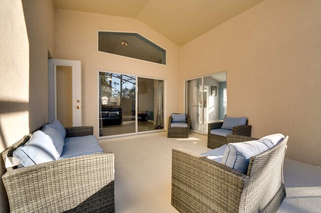 Building Photo - 532 Viola Dr