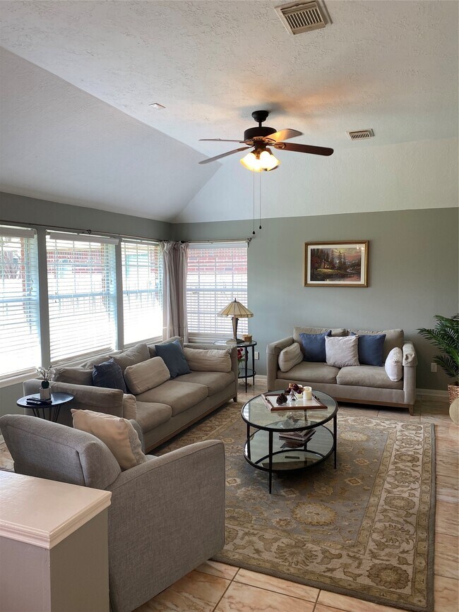 Building Photo - 1142 Knoll Crest Ct