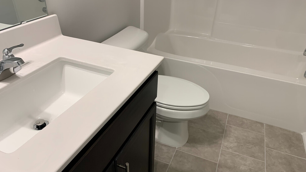 Building Photo - Room in Townhome on Chert Ln