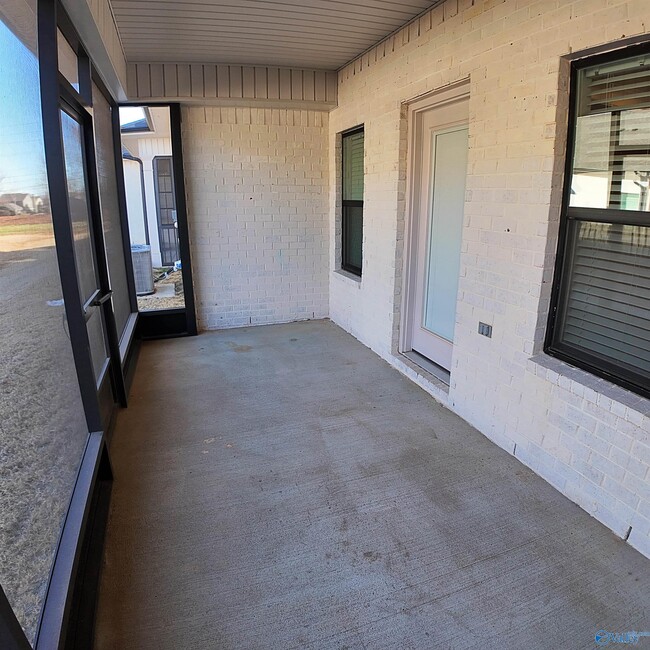 Building Photo - 404 Tillane Pk Cir