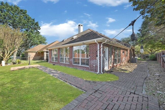 Building Photo - 6403 Parkriver Crossing