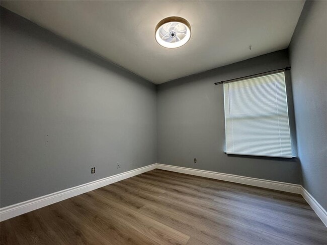 Building Photo - 3520 Roanoke Dr