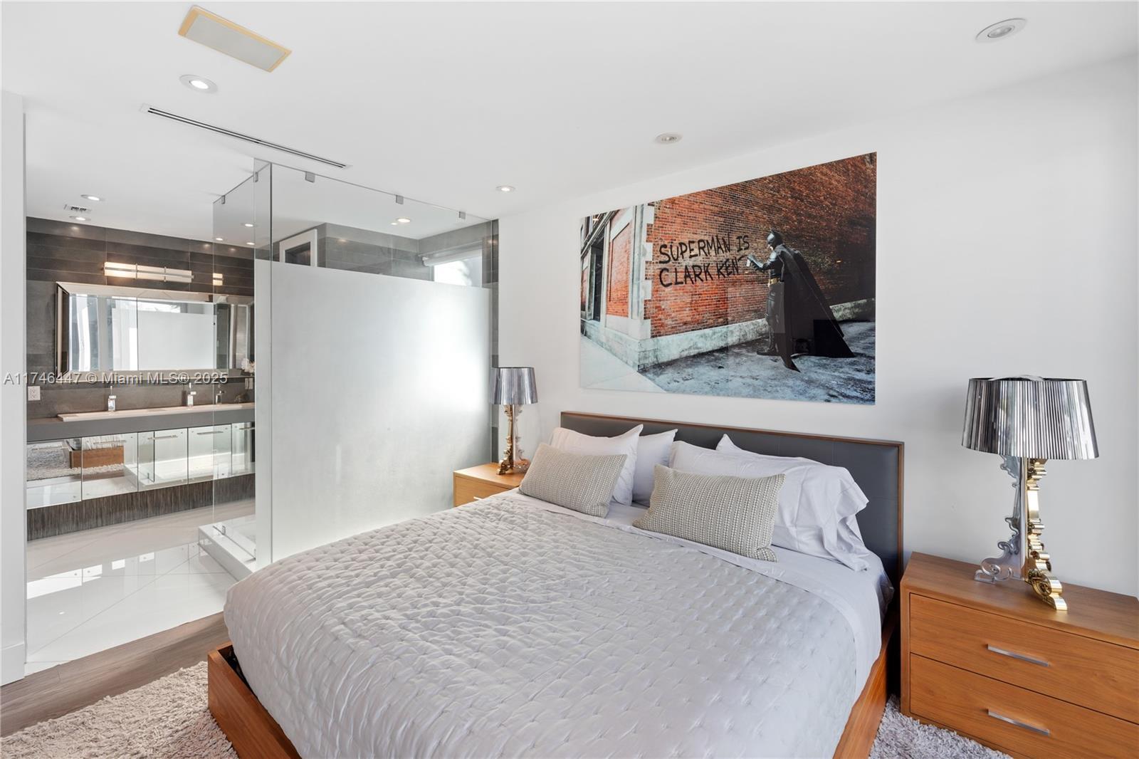 Building Photo - 1061 N Venetian Dr