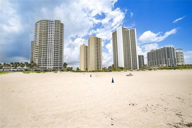 Building Photo - 2800 N Ocean Dr