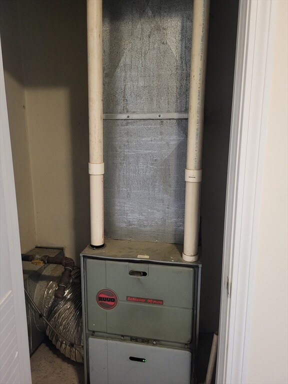 Building Photo - 947 River St