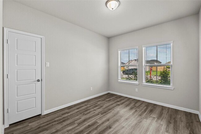 Building Photo - 4302 Fenwick Rd