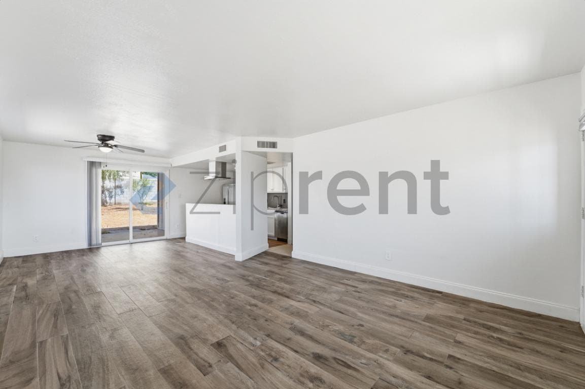 Building Photo - Unit