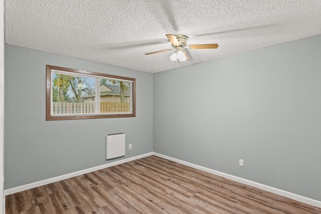 Building Photo - Charming 3 BR/ 1.5 Bath Mt. Pleasant Home.