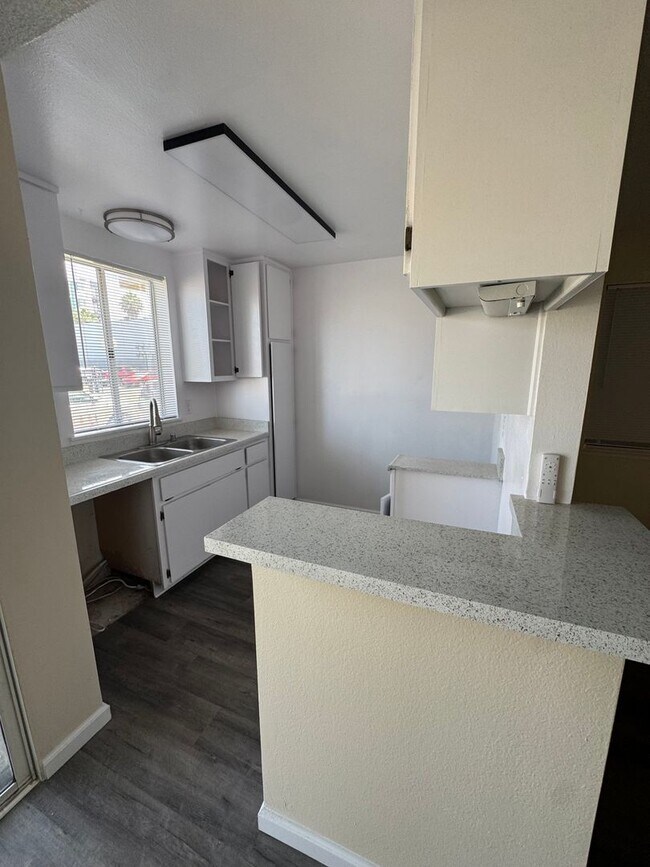 Interior Photo - 4828