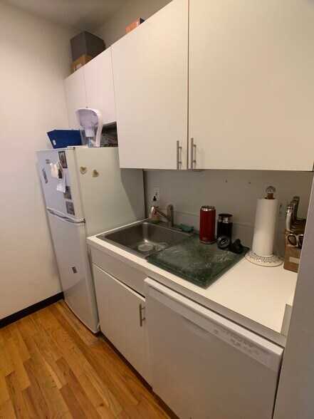 Building Photo - 229 W Canton St