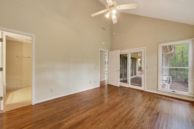 Building Photo - 1050 Cupp Ln