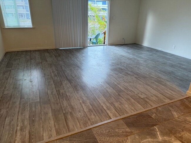 Building Photo - Spacious Apartments in the Desirable Bronze Coast Neighborhood