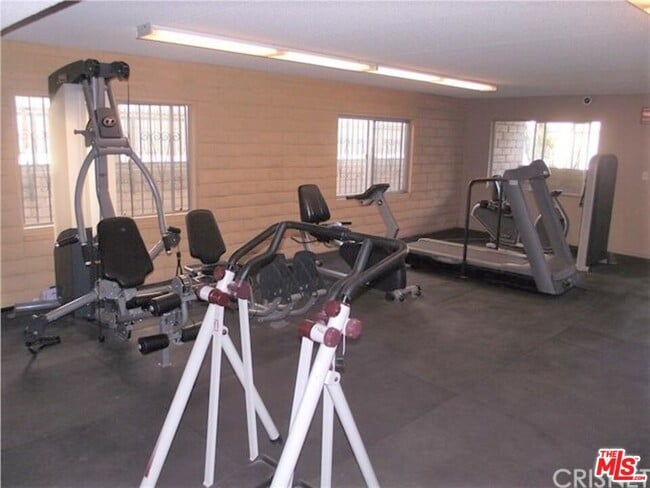 Building Photo - 2501 W Redondo Beach Blvd