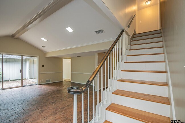 Building Photo - 3712 Colony Park Dr
