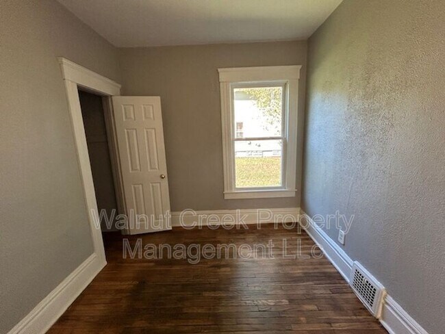 Building Photo - 229 Gates Ave