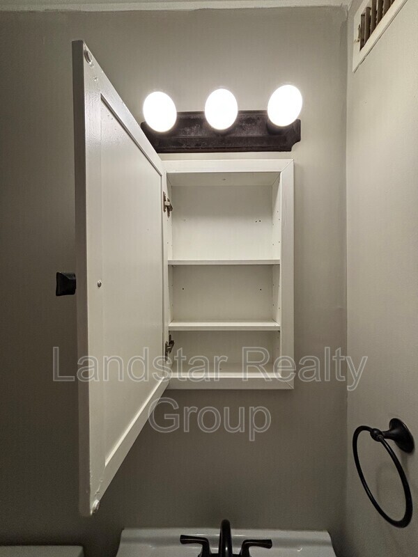 Building Photo - 4714 Seville Dr