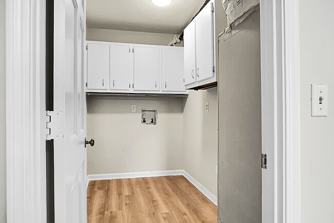Building Photo - Spacious, Newly Renovated Villa Overlookin...