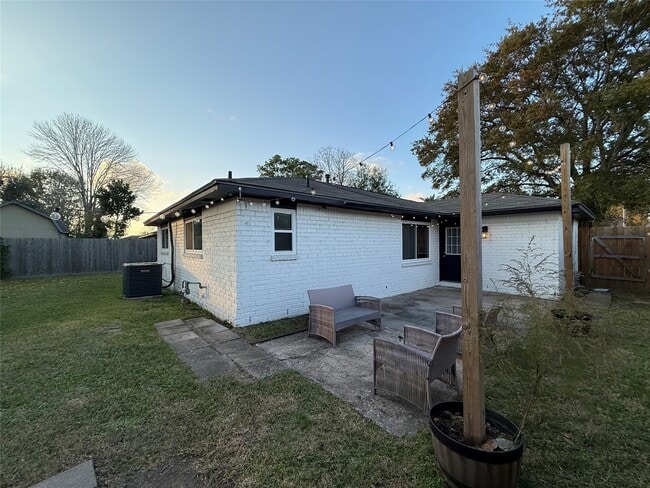 Building Photo - 1214 Sigma St