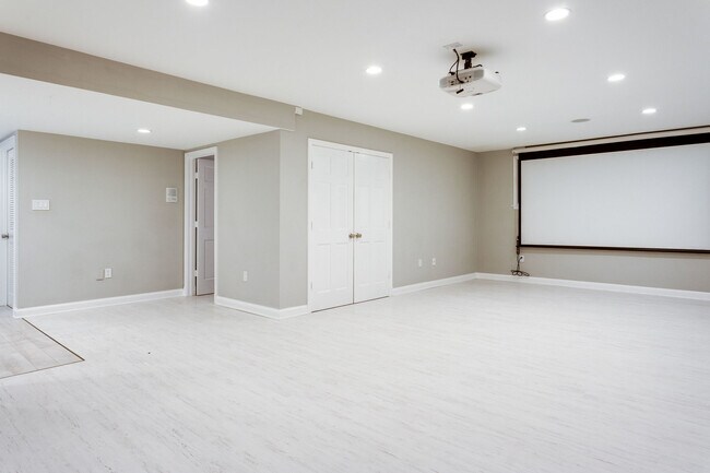 Building Photo - 4611 Charleston Terrace NW