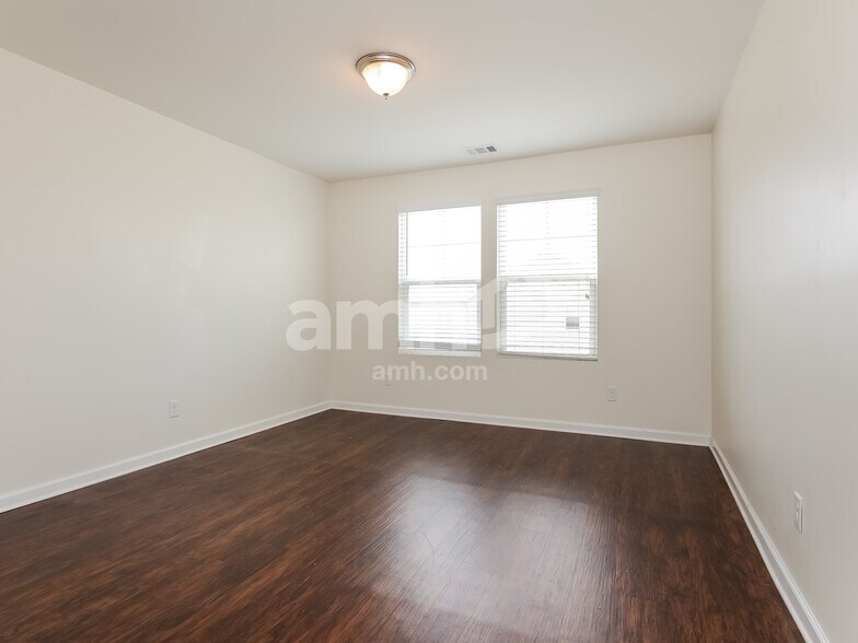Building Photo - 311 Dogwood Cir