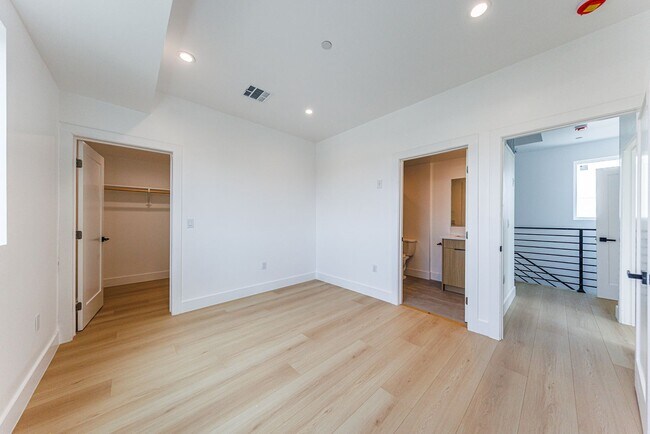 Building Photo - 1063 S Corning St