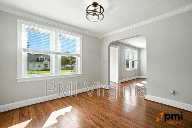 Building Photo - 121 Hanover Ave