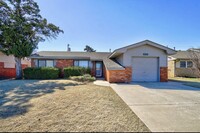 Building Photo - 2112 SW 77th St