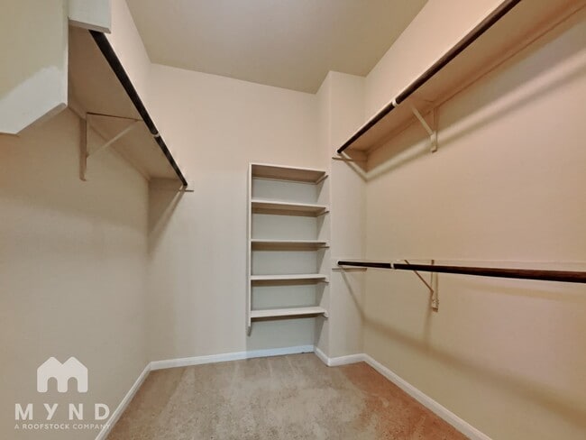 Building Photo - 2880 Donnell Dr