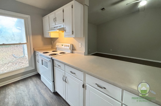 Building Photo - 103 Parkston Ave