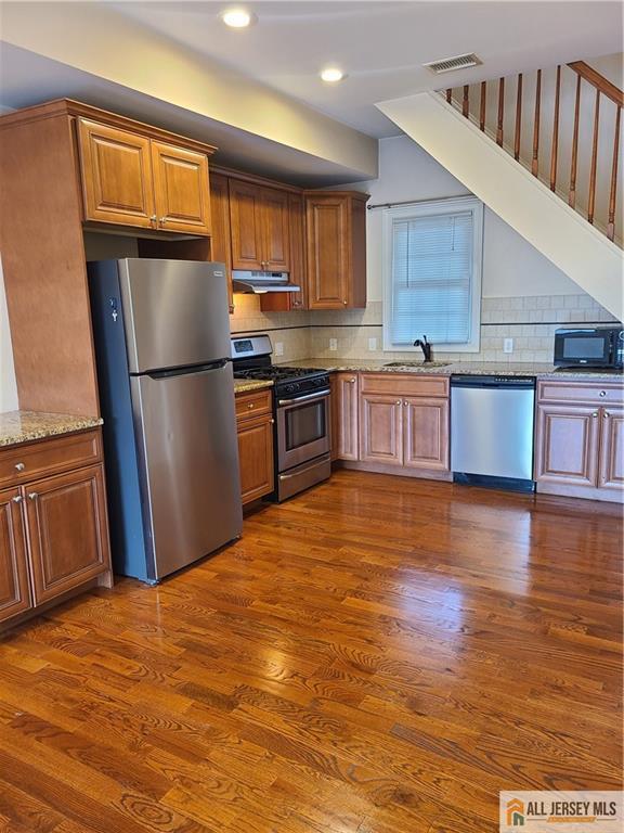 Building Photo - 459 Main St