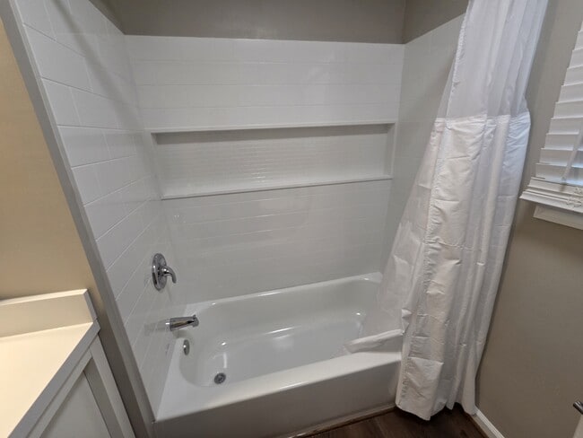 Building Photo - 611 Austin Ln