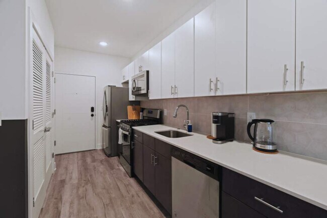 Building Photo - 1214 N American St