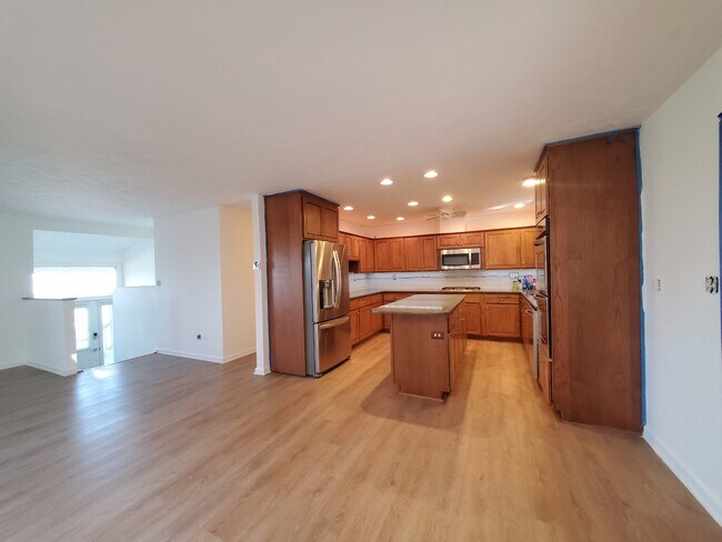 Building Photo - 2131 Bonvue Dr