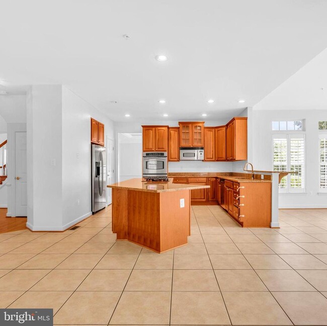 Building Photo - 4415 Medallion Dr