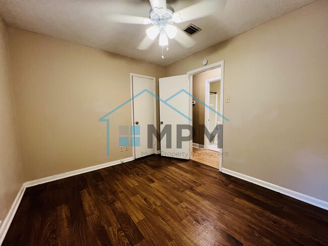 Building Photo - 128 Davis Ln