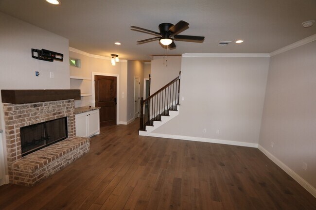 Building Photo - 150 Harbour Town Cir