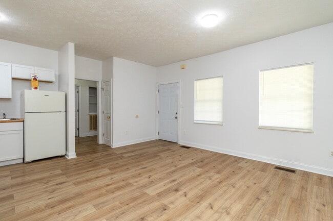 Building Photo - 605 Spruce St