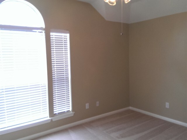 Building Photo - 25118 Auburn Terrace Dr