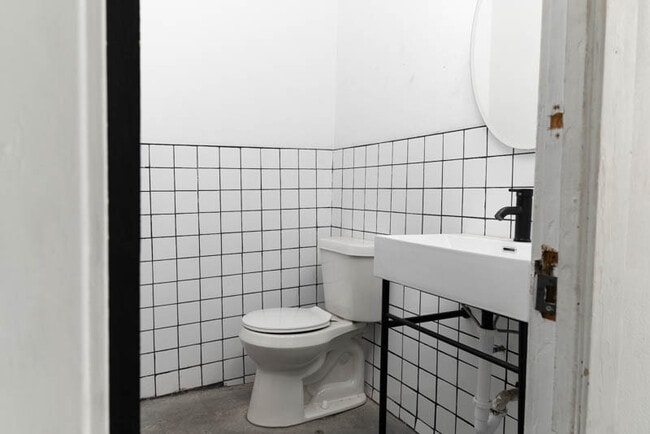 Building Photo - 2505 S Presa St