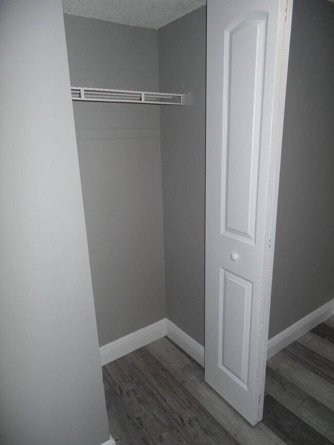 Building Photo - 5612 Rock Island Rd