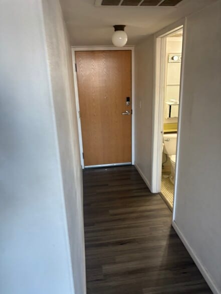 Entrance way - 1707 N Prospect Ave