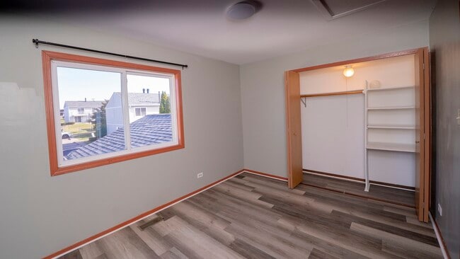 Building Photo - 363 Meadow Green Ln