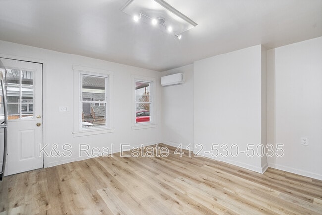 Building Photo - 2321 Spring St